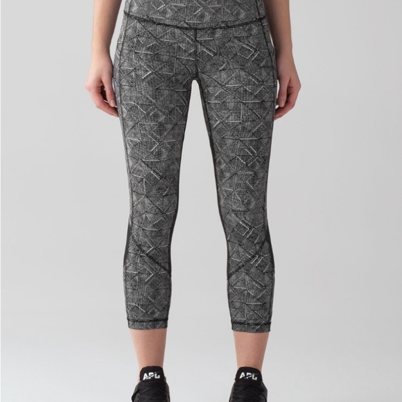 Lululemon Pace Rival Crop (22") Legging in 
Formation Alpine White Black Size 6 - Picture 2 of 12